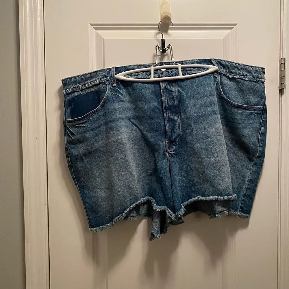 Good American Bombshell Shorts - Picture 5 of 5